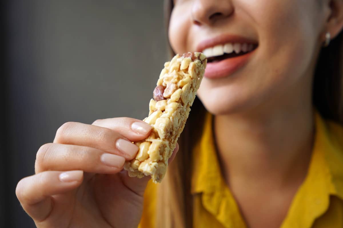 best-snack-for-weight-loss:-how-smart-snacking-can-support-your-fat-loss-goals-–-healthifyme-blog